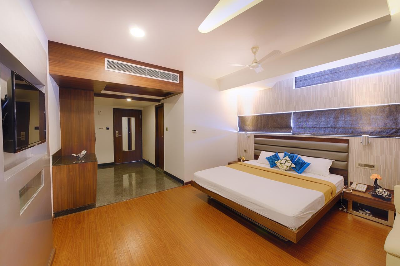 Hotel Priyadarshini Pride Хоспет Экстерьер фото