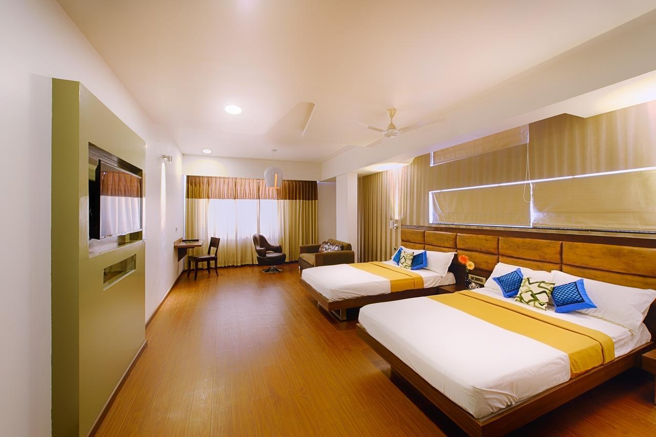 Hotel Priyadarshini Pride Хоспет Экстерьер фото