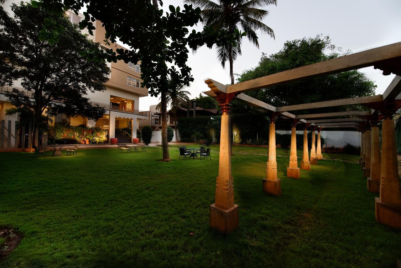 Hotel Priyadarshini Pride Хоспет Экстерьер фото